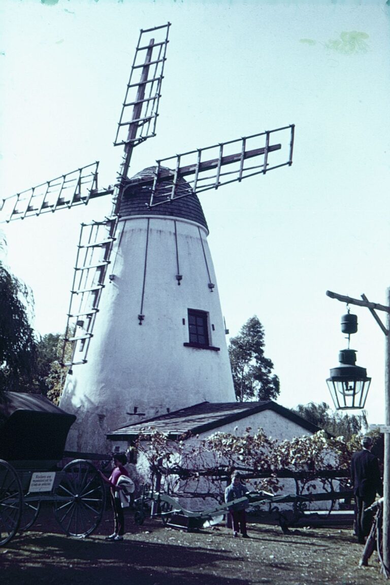 The windmill at Perth in Australia, 1959