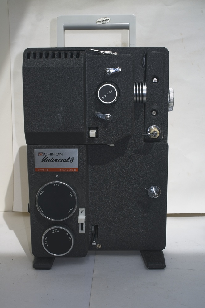Chinon Universal 8 projector - View of projector with arm folded