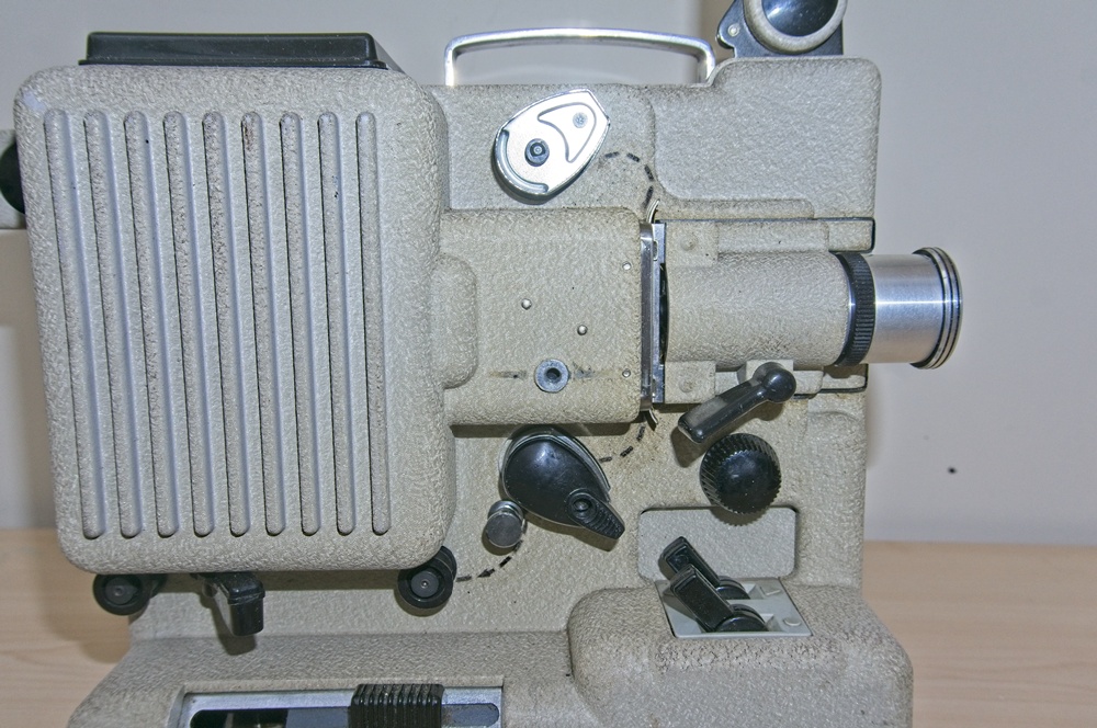 Eumig P8 Automatic 8mm Projector -  Showing how the film is loaded