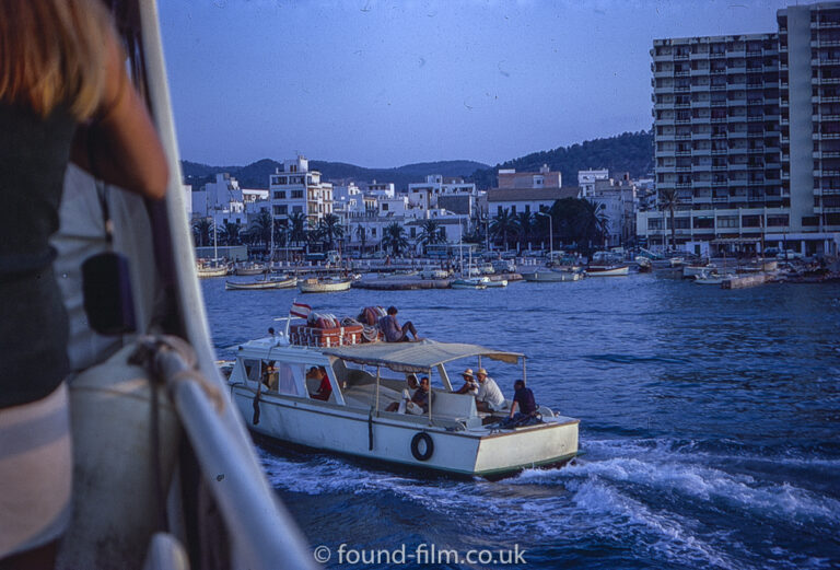 Snapshot of a boat – Oct 1971