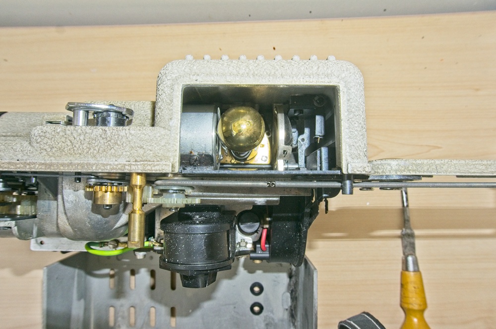 Eumig P8 Automatic 8mm Projector - The lamp inside the lamp housing