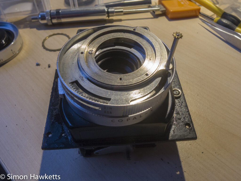 copal-X shutter attempted repair - removing the speed selector