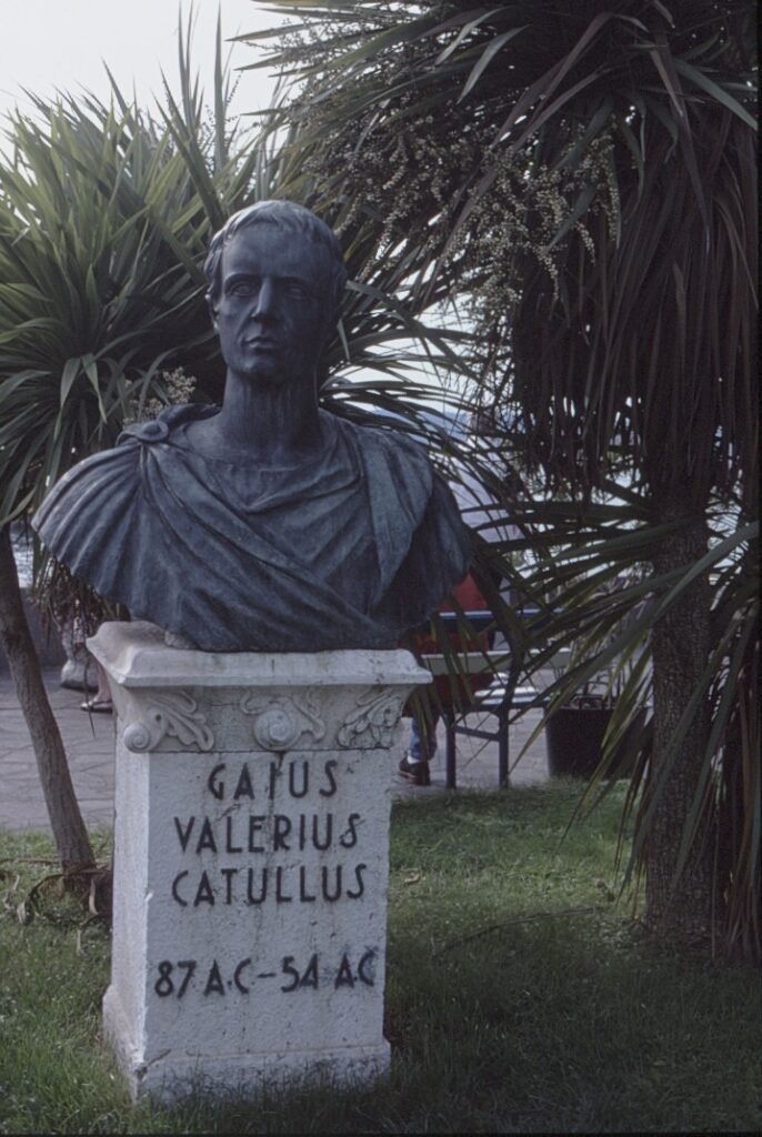 a statue of a roman emperor