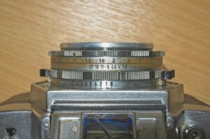 Agfa Flexilette 35mm TLR - Aperture and shutter speed