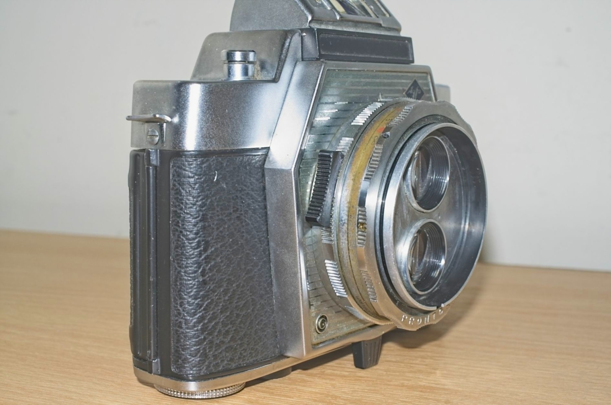 Agfa Flexilette 35mm TLR -Side view showing flash sync