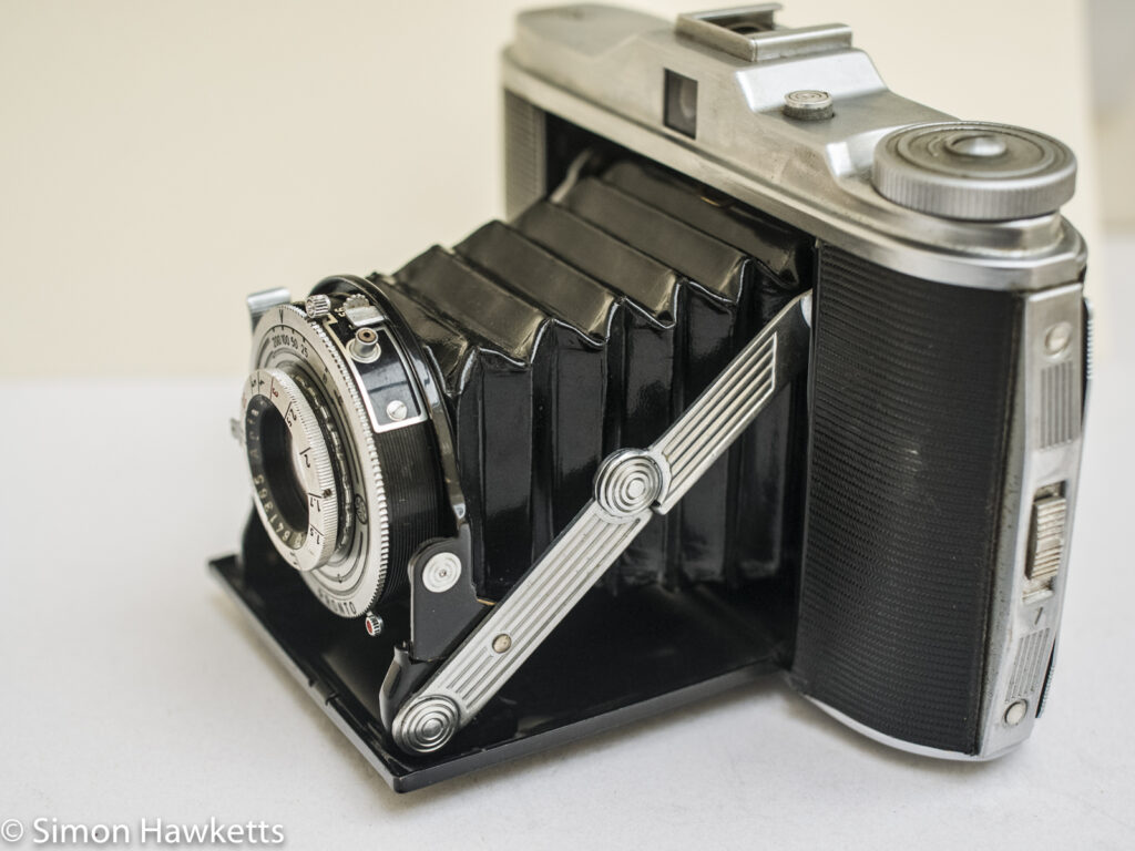 Agfa Isolette V - Side view showing bellows