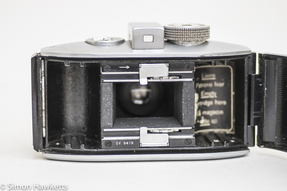 agfa karat viewfinder camera film chamber showing where the rapid cargridges fit