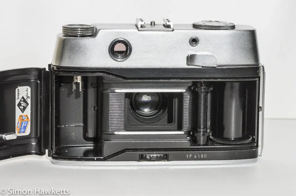 agfa super silette l 35mm rangefinder camera inside the film chamber