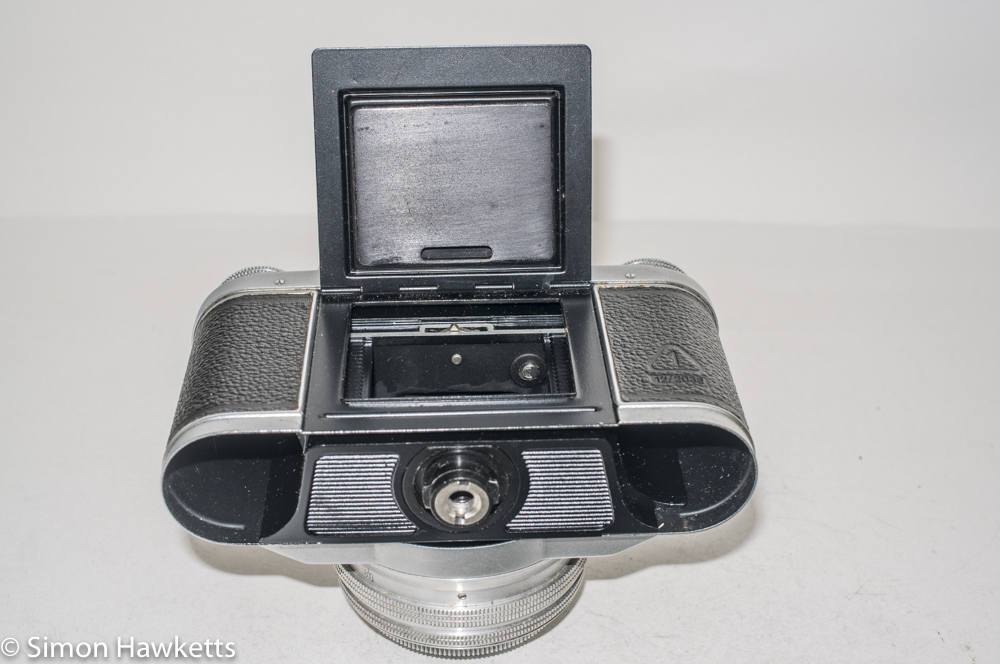 Altissa Altix IV 35mm viewfinder camera - film loading flap and pressure plate