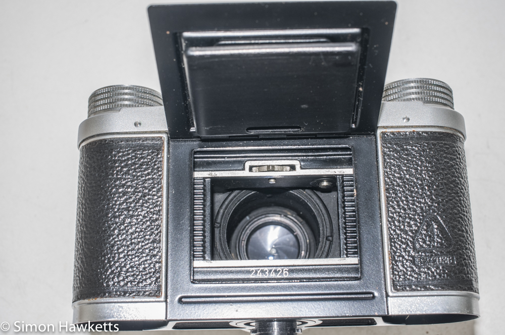 altissa altix 35mm viewfinder camera film loading flap on back of camera