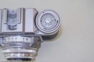 Braun Paxette viewfinder camera - Film type reminder on rewind crank