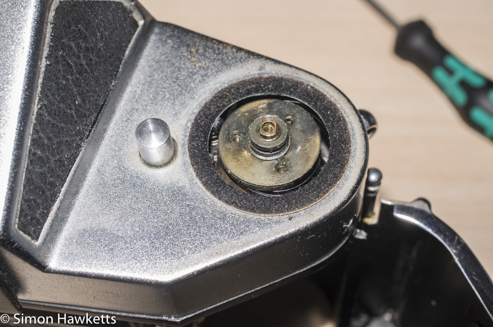 Exakta Exa II shutter repair  - Washer under film advance