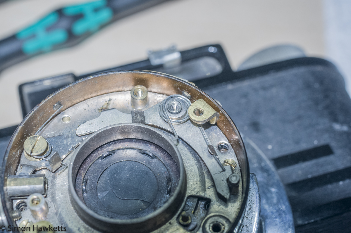 Servicing the Argus A2F - Fitting of spring under main lever