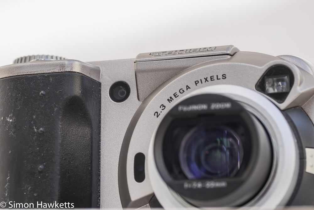 Fuji MX-2900 compact camera - 2.3 Maga Pixels