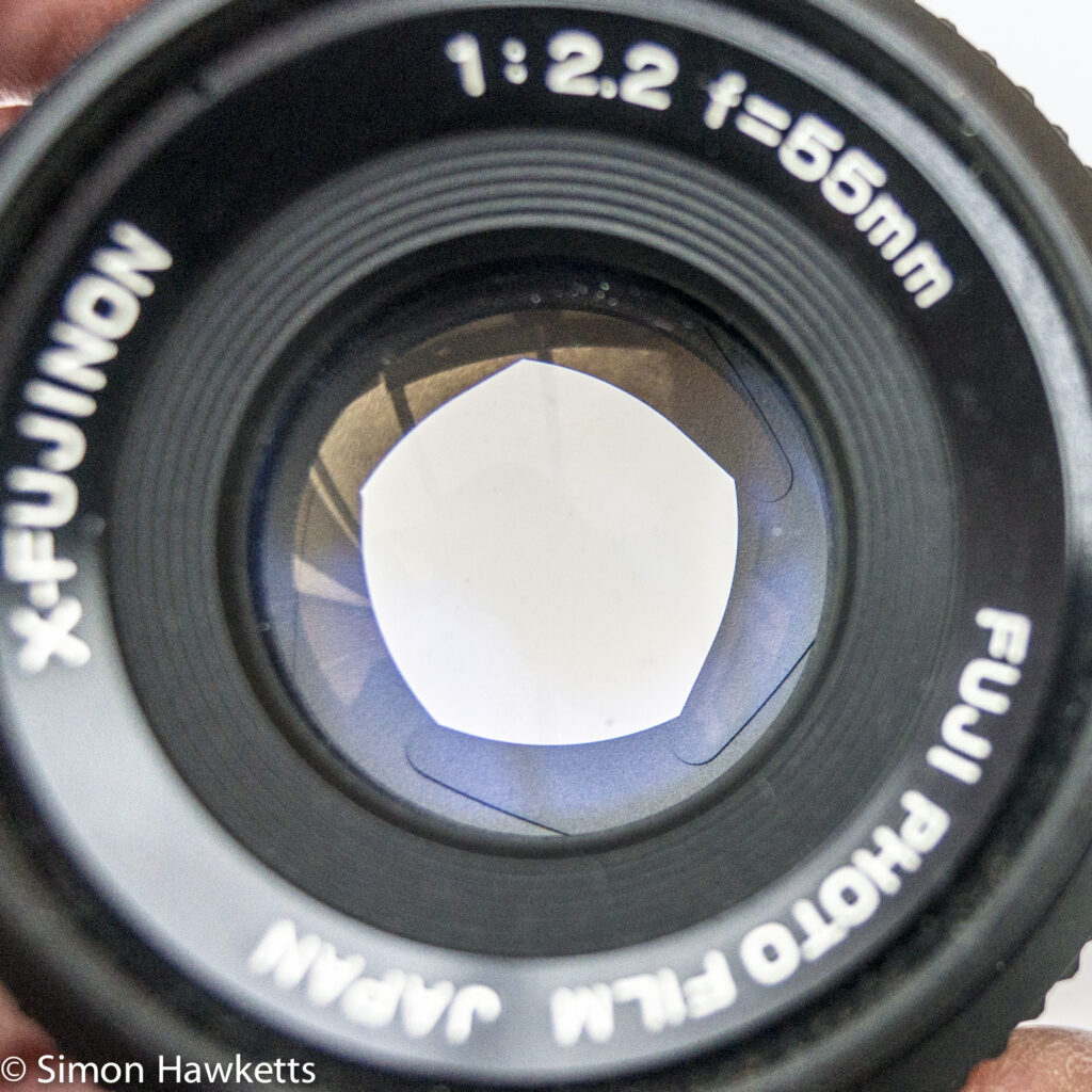 fuji stx 1 lens showing 5 blade aperture