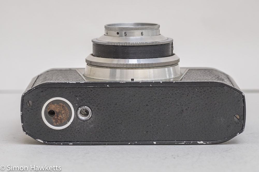Iloca rapid 35mm viewfinder camera - bottom view showing missing 'Press to rewind' label