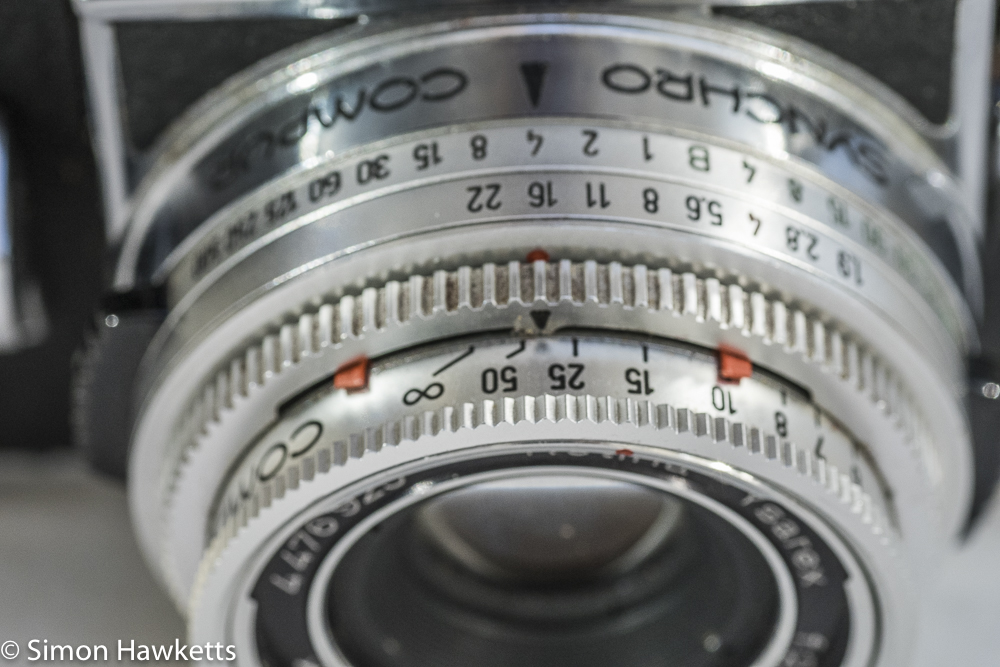 kodak retina reflex iii 35mm slr camera lens view showing depth of field indicators and shutter speed aperture settings