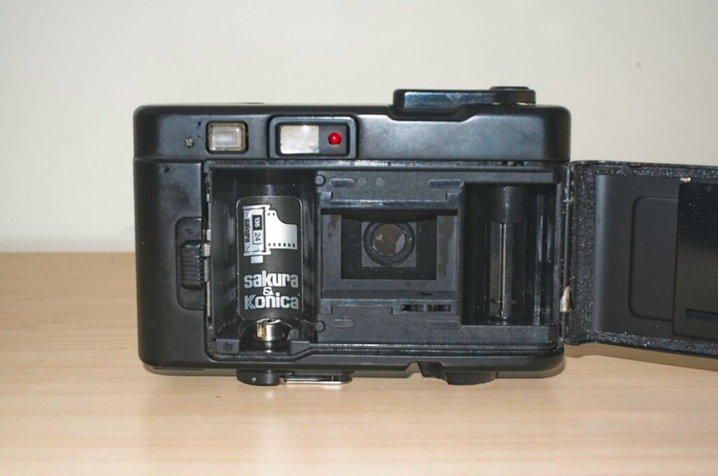 Konica Pop snapshot camera - Film Chamber