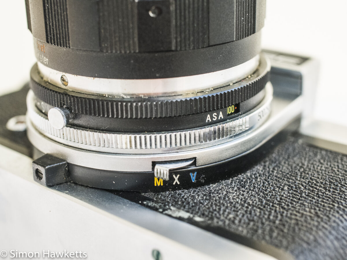 Kowa SE 35mm slr showing film speed and sync/self timer