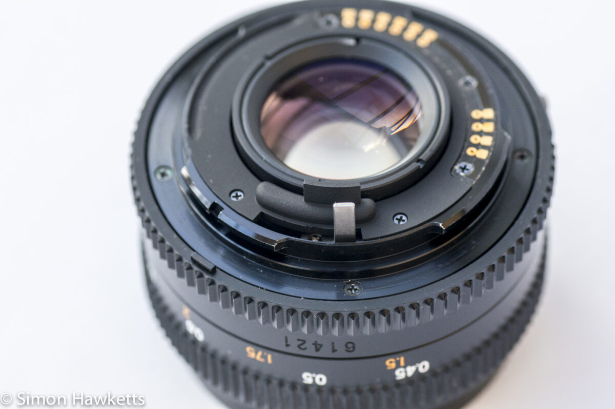 Mamiya ZM Quartz 35mm slr camera showing aperture actuation pin