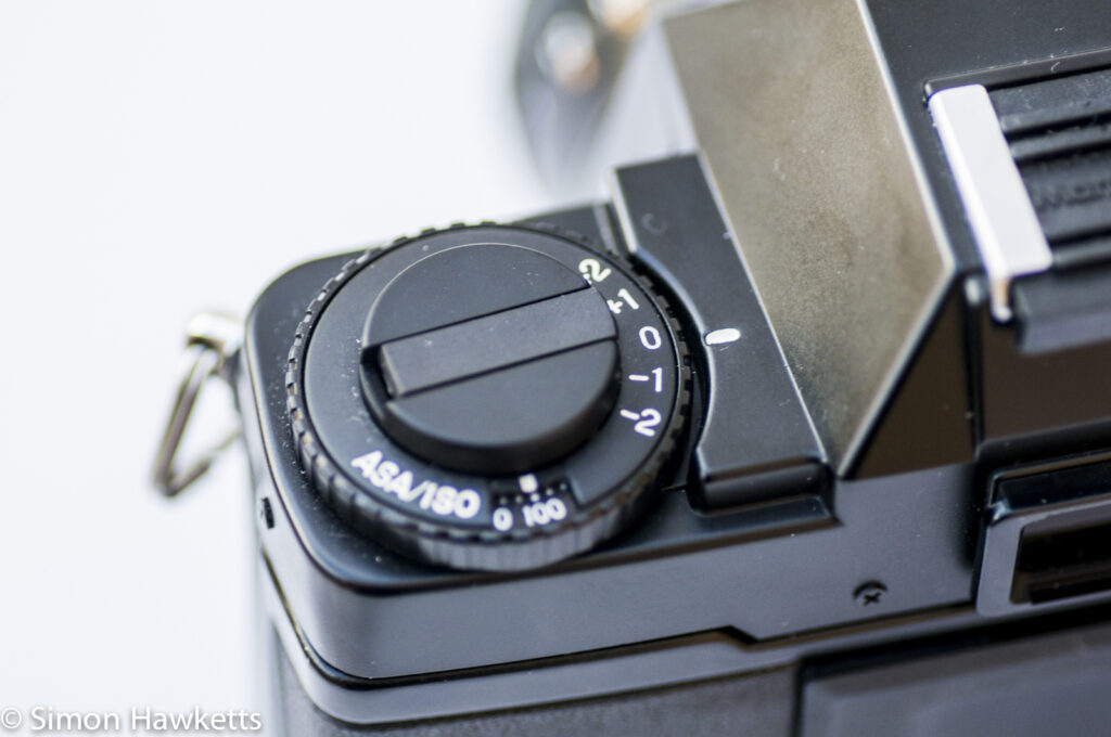 Mamiya ZM Quartz 35mm slr camera showing exposure compensation and rewind
