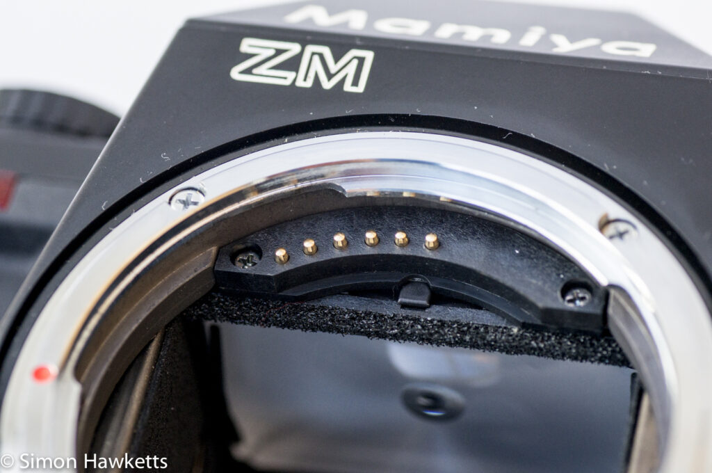 Mamiya ZM Quartz 35mm slr camera showing lens communication pins