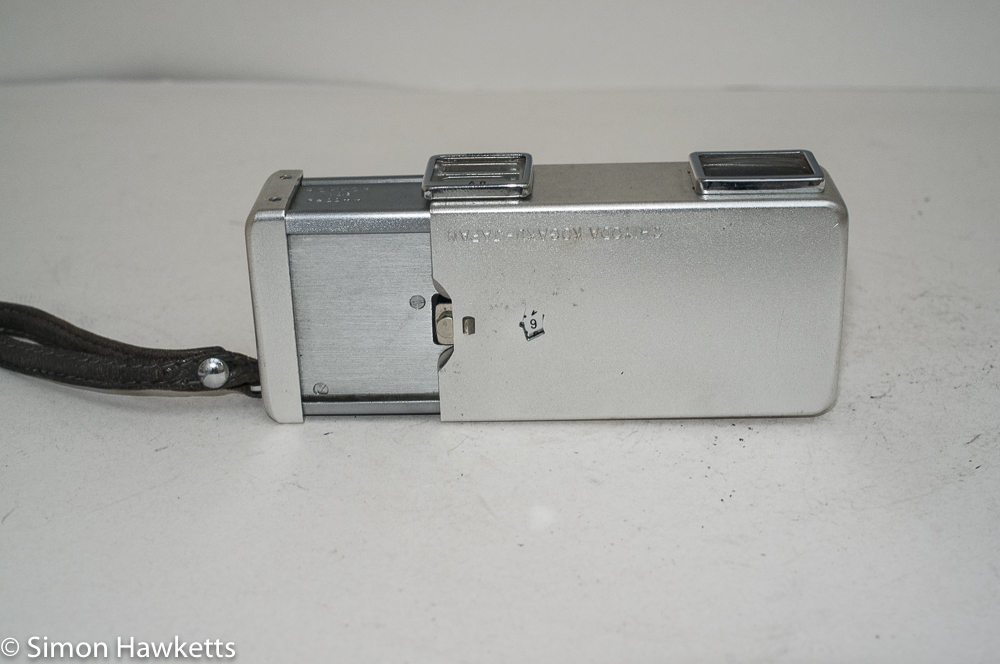 Minolta 16 sub miniature 16mm camera - back of camera showing frame counter