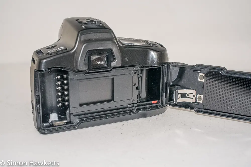Minolta Dynax 300si 35mm autofocus camera - film chamber open