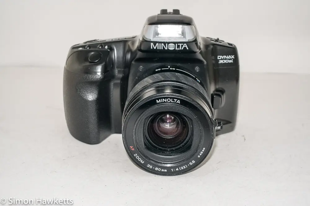 Minolta Dynax 300si 35mm autofocus camera - front view