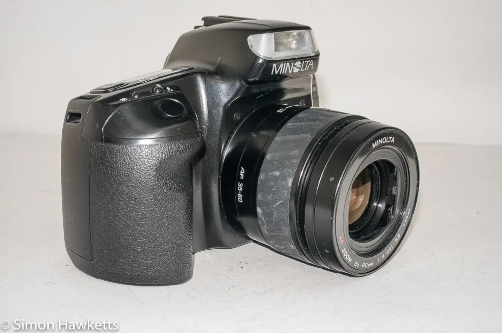 Minolta Dynax 300si 35mm autofocus camera - side view