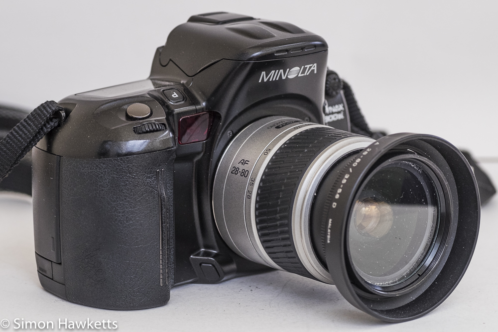 minolta 800si autofocus 35mm camera side view showing hand grip and af illuminator