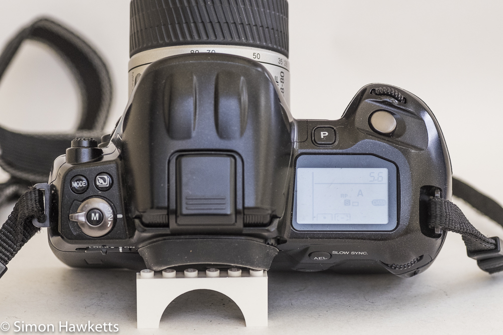 Minolta Dynax 800si autofocus 35mm camera - top view showing control layout