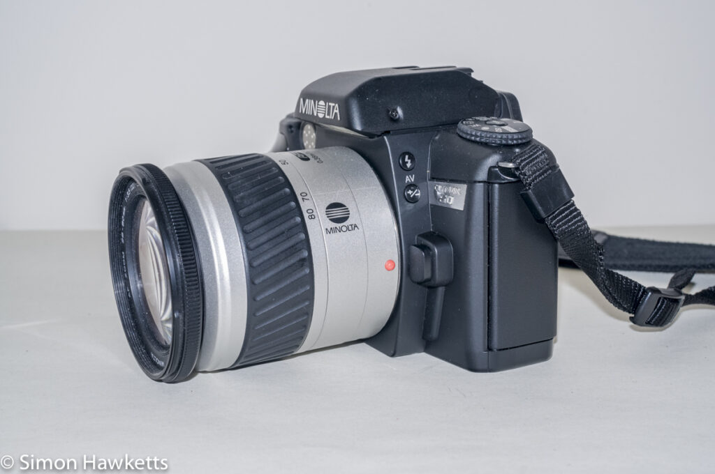 Minolta Dynax 60 SLR - Side view showing lens release