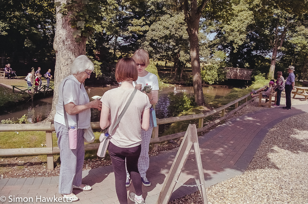 Minolta Dynax 700si sample pictures - Family group at Claythorpe Mill