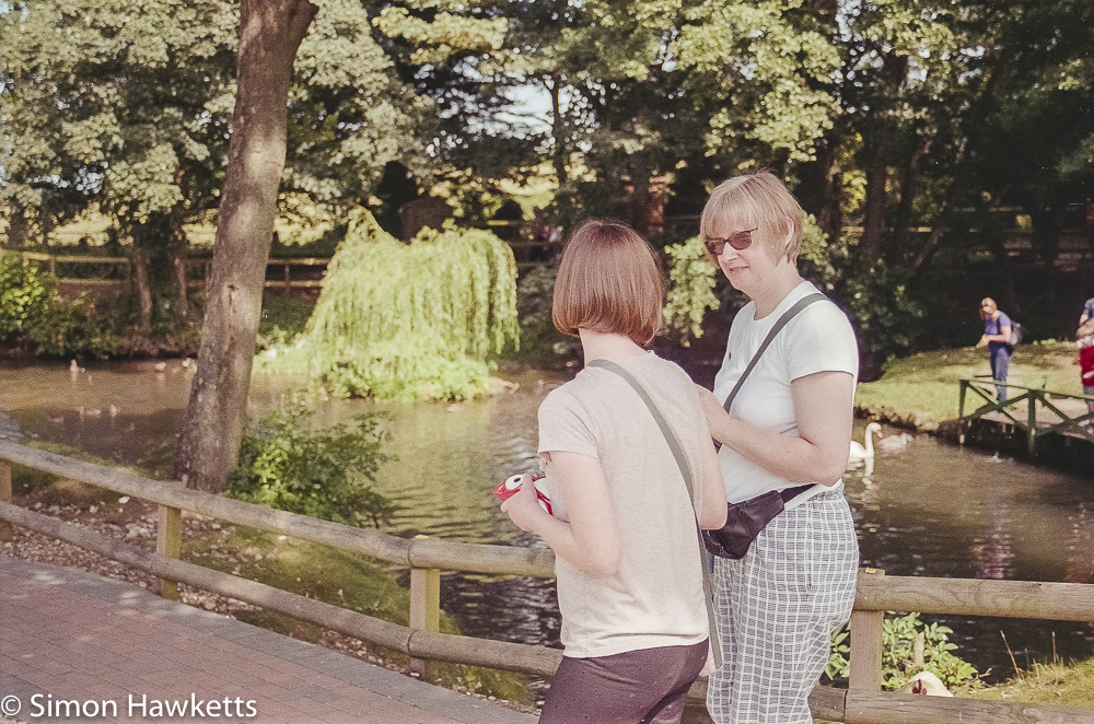 Minolta Dynax 700si sample pictures - Jan and Emma at Claythorpe Mill