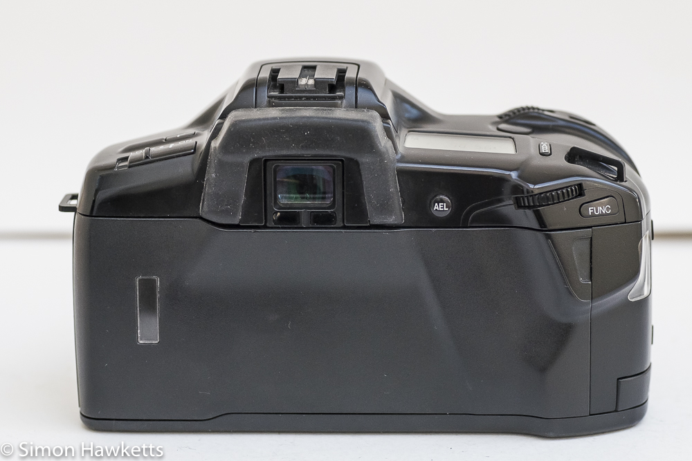 Minolta Dynax 7xi 35mm autofocus slr - Rear view showing limited controls