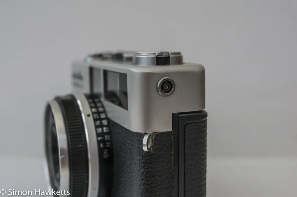 Minolta Hi-Matic F 35mm rangefinder camera showing sync socket