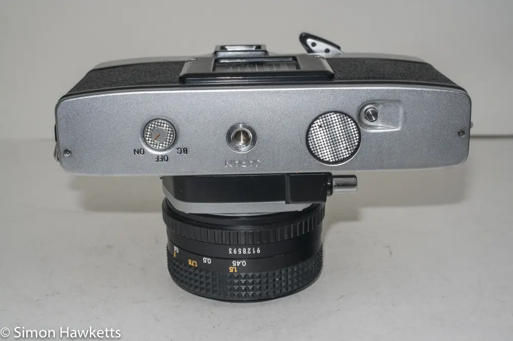 Minolta SRT101b 35mm slr camera - knurled switch an battery compartment