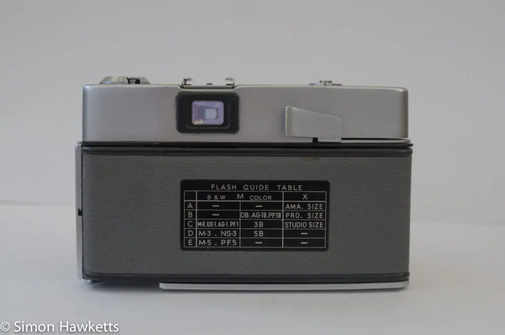Minolta Uniomat II 35mm rangefinder showing back of camera