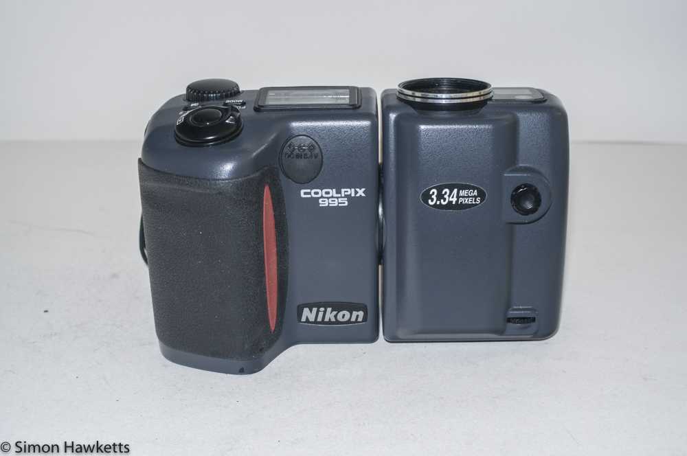 Nikon Coolpix 995 digital camera - Front view with lens unit flush