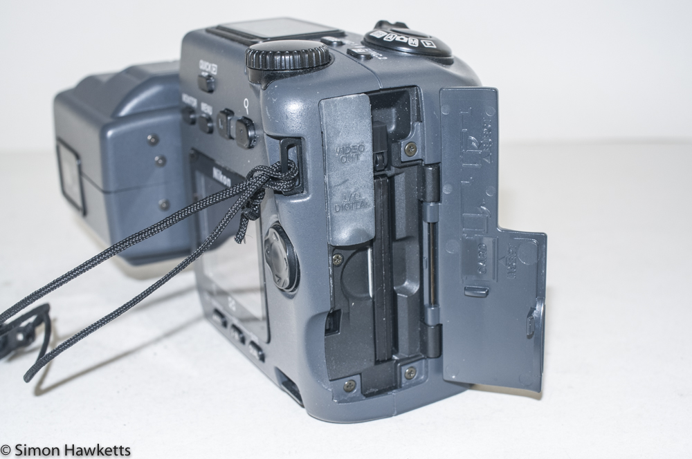 Nikon Coolpix 995 digital camera - Compact flash card slot