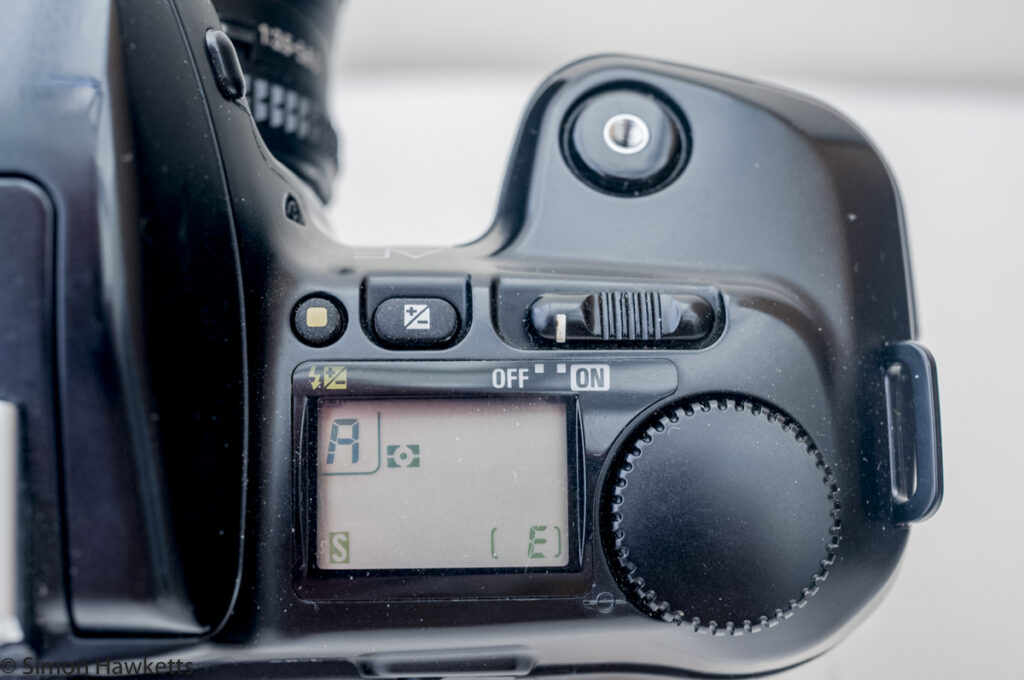 Nikon F-601 autofocus SLR - Top panel LCD and thumbwheel