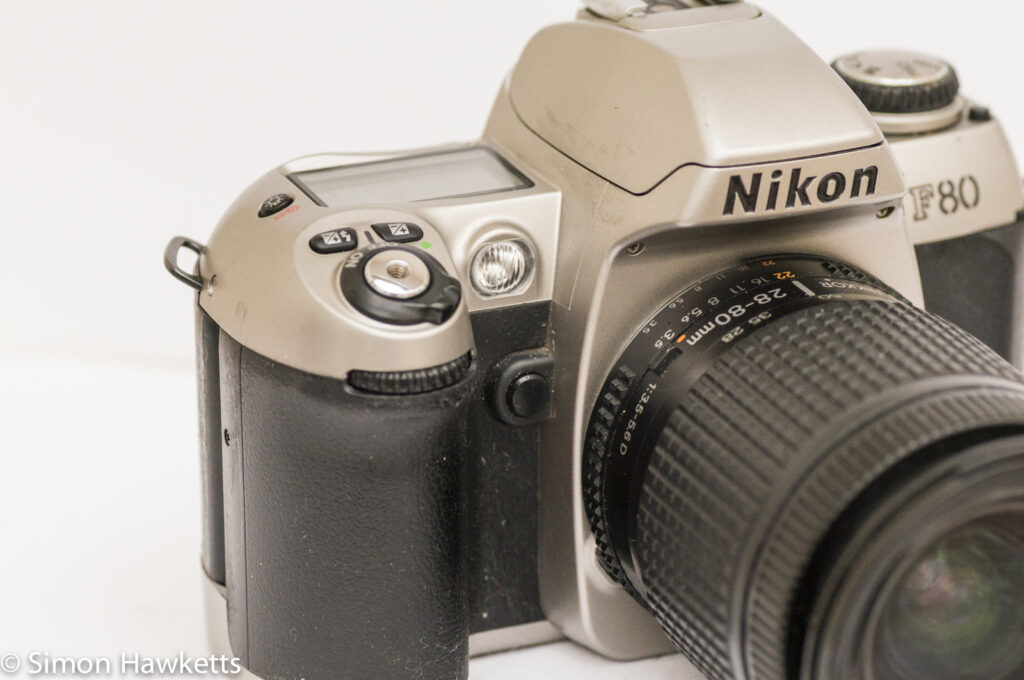 Nikon F80 - AF light shutter release and front control wheel