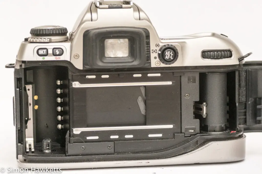 Nikon F80 - Film Chamber