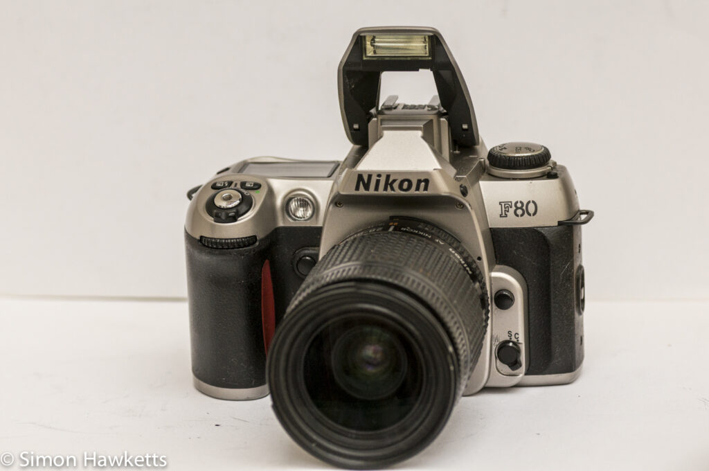 Nikon F80 - Flash up
