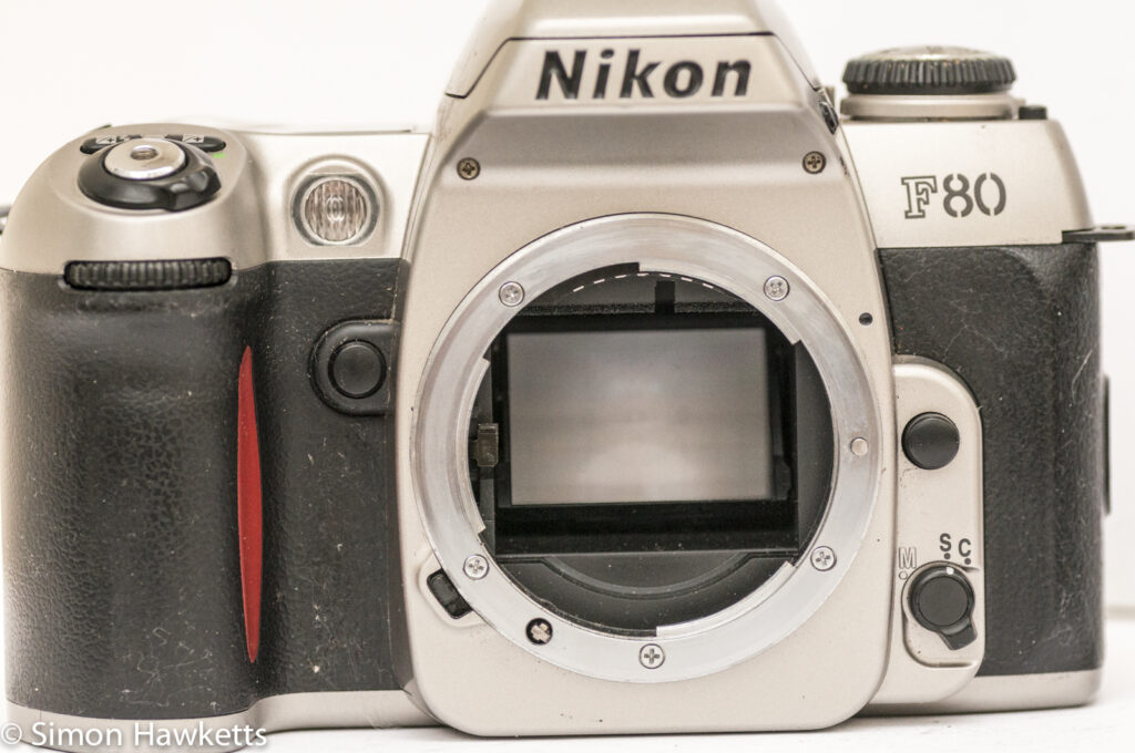 Nikon F80 - Lens off
