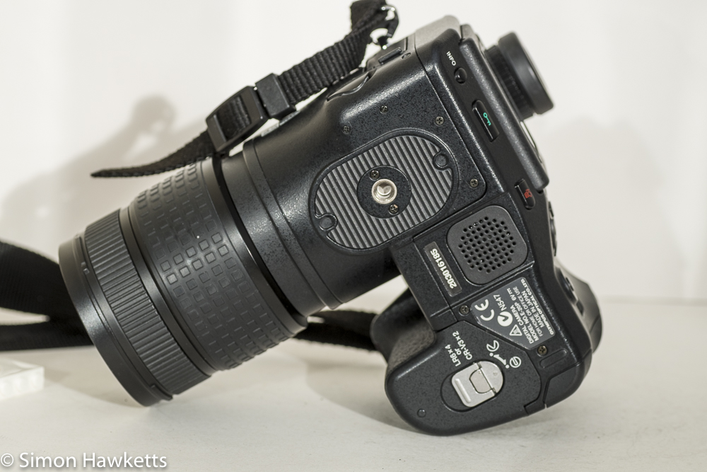 Olympus Camedia E-20p DSLR - bottom of camera