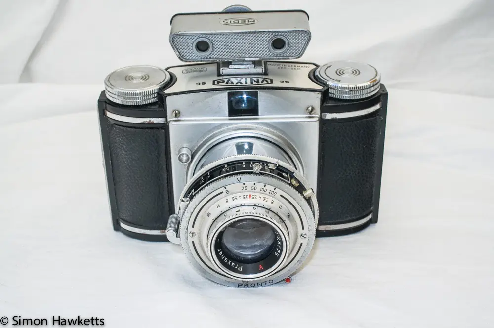A Picture of the Braun Paxina 35 Medium Format snapshot camera