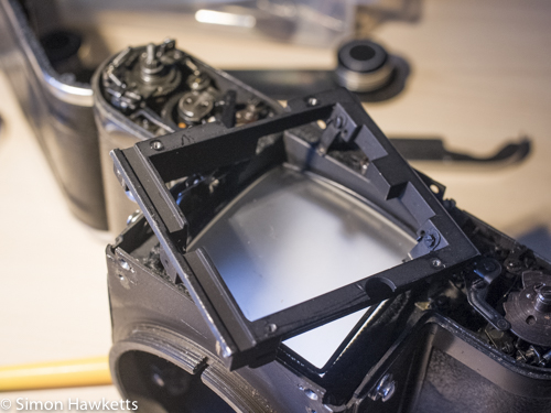 pentacon six shutter removal remove the focus screen tray