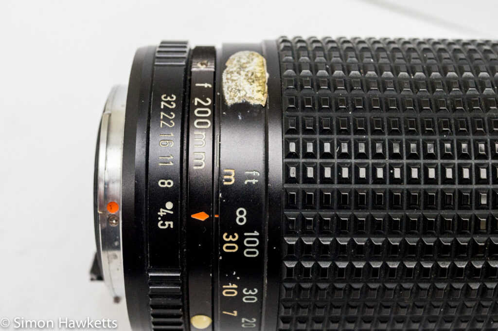 pentax m smc 80 200mm f 4 5 zoom lens showing aperture and focus scales